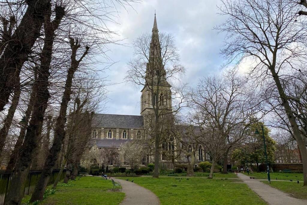 Two Bedroom Garden Flat In Zone 2 ロンドン エクステリア 写真