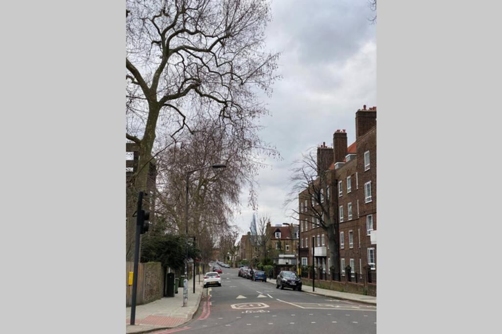 Two Bedroom Garden Flat In Zone 2 ロンドン エクステリア 写真