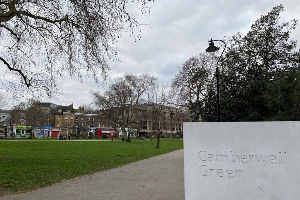 Two Bedroom Garden Flat In Zone 2 ロンドン エクステリア 写真